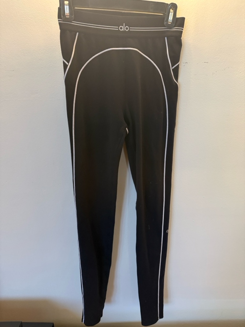 ALO Yoga Airbrush High-Waist Heart Throb Legging - Picture 4 of 5